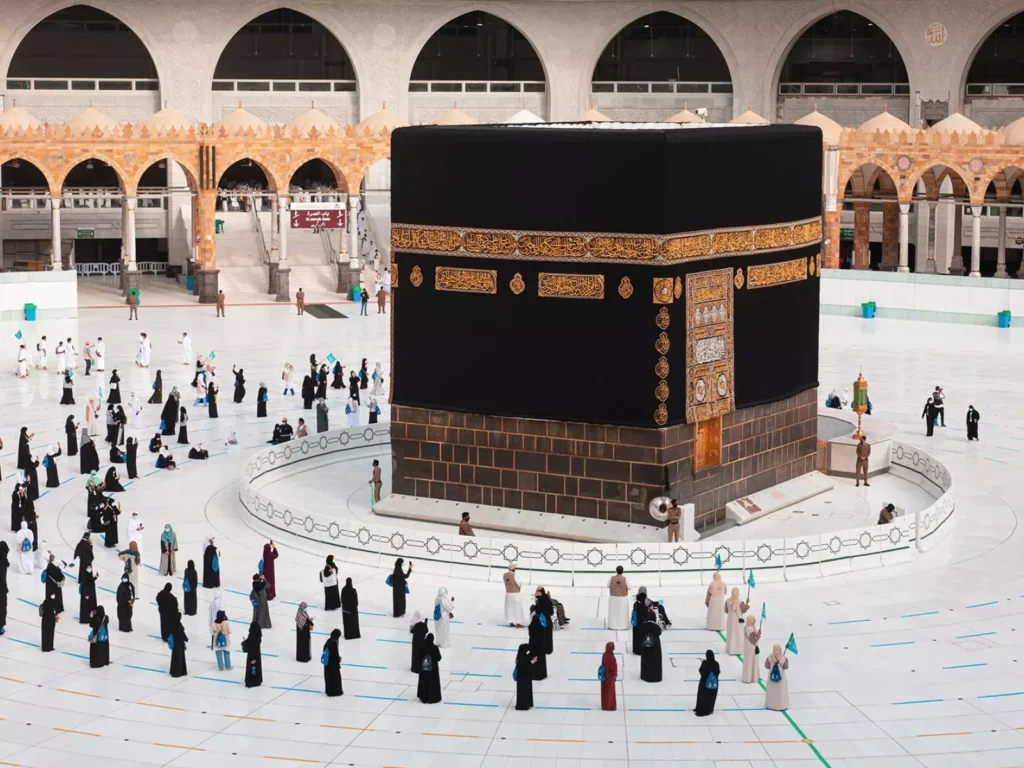 Why Timely Pickup Matters for Umrah Cab Online Trips?