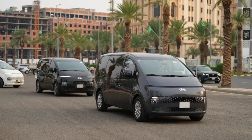 Compare luxury vs budget and Which One Should You Choose by Umrah Cab Online